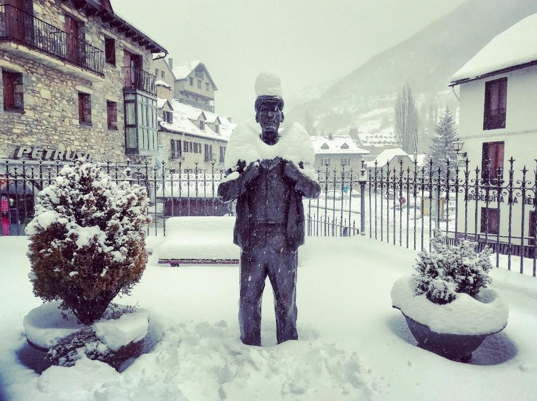 Hotel Valle De Izas Sallent de Gállego Exteriör bild